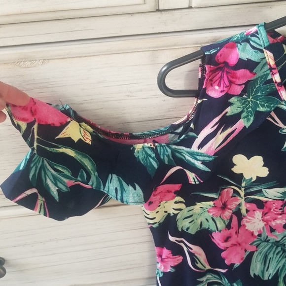 Tropical/floral cold shoulder dress. - Picture 2 of 3